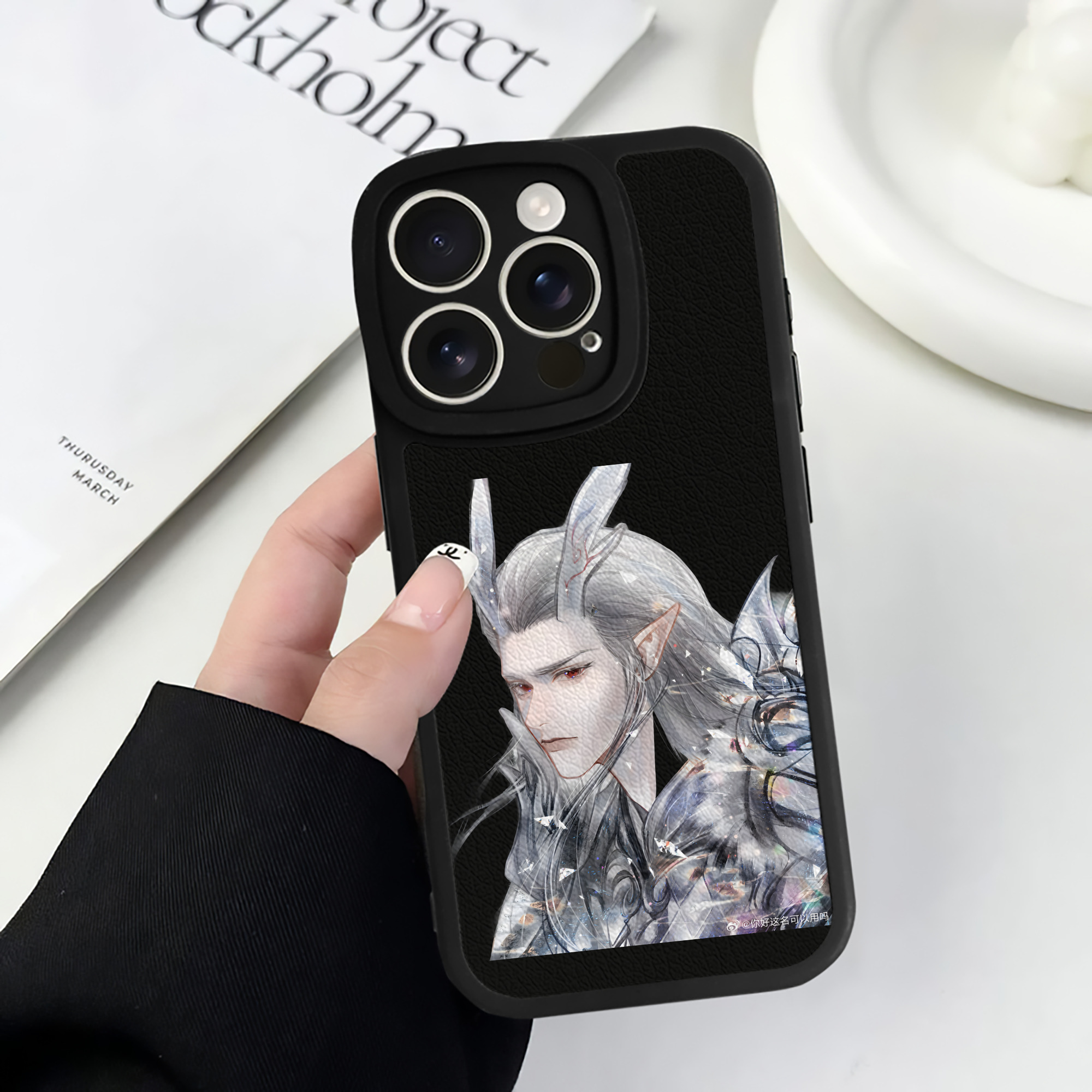 （画像用） Ne Zha 2 ナタ 魔童の大暴れ 【iPhone 16シリーズ対応】シリコンスマホケース（レザー調） 材質：シリコン